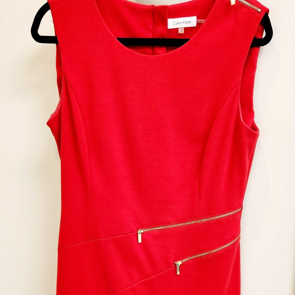 Calvin Klein Red Sheath Dress Zippers Size 10 Knee Length Sleeveless
